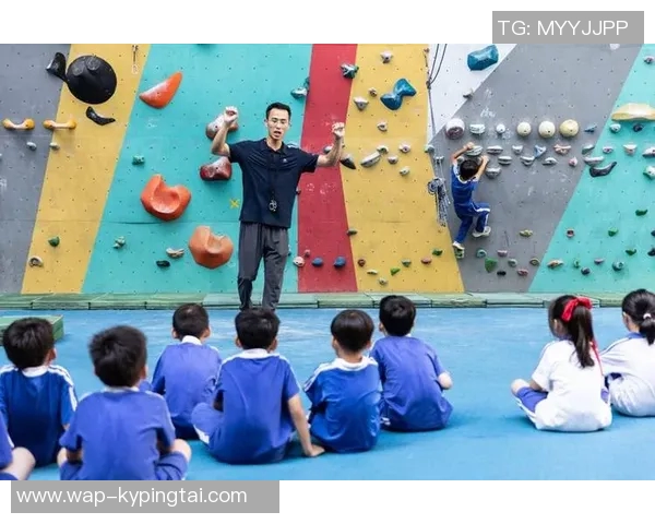 实时新闻深圳街舞队在攀岩联赛中的团队协作表现分析与点评